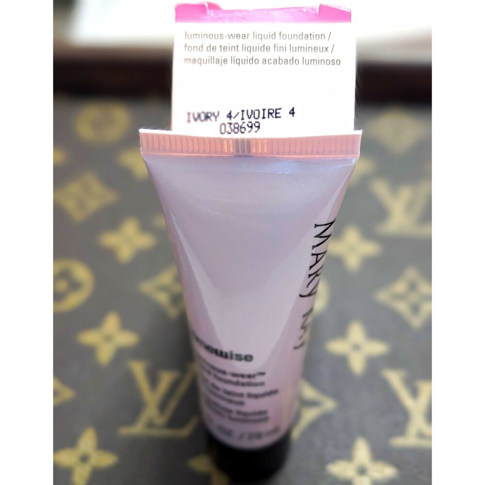 Mary Kay TimeWise Luminous-Wear Liquid Foundation, Ivory 4, 1 fl oz/29 mL